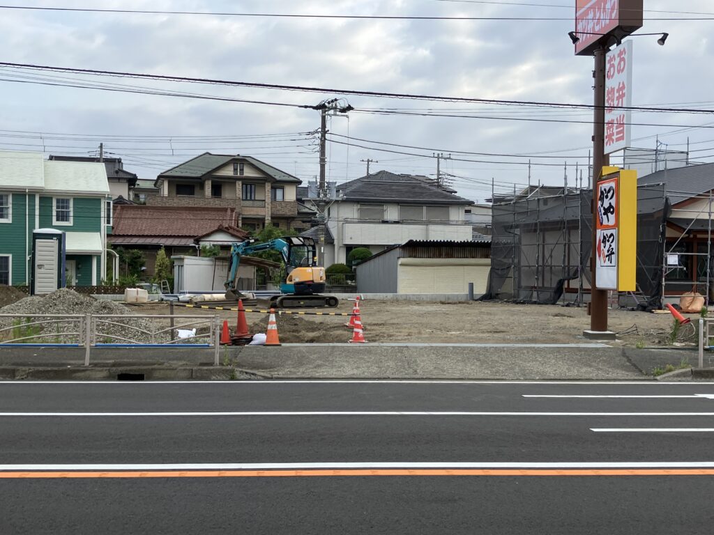 とんかつ店かつや大磯店駐車場の整備