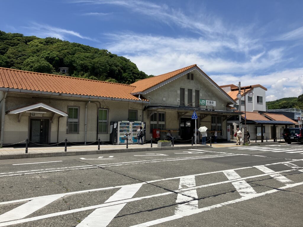 ぶらり散歩大磯駅前から出発です。