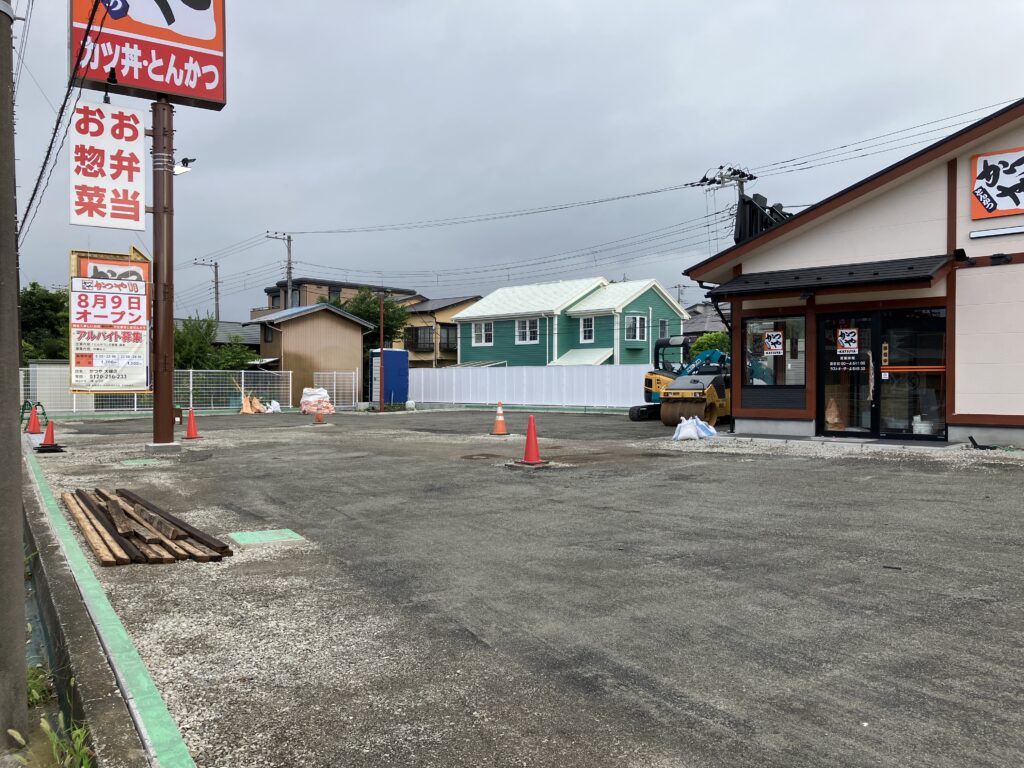 かつや大磯店駐車場も整備されてきました。