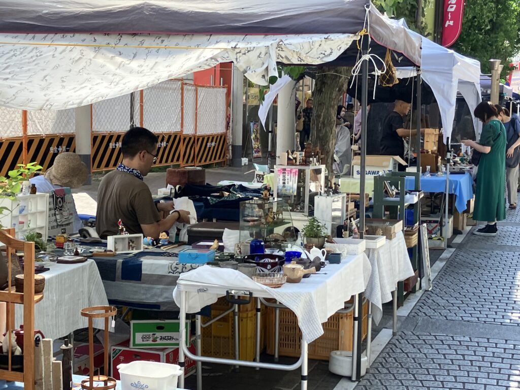 ひらつか駅前骨董市