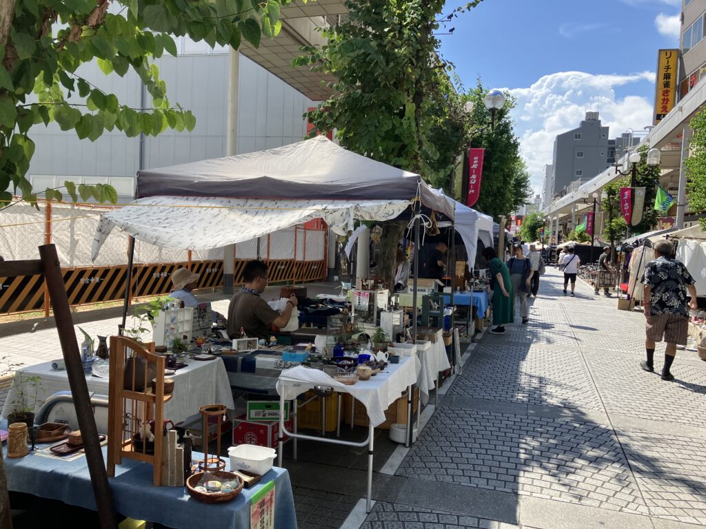 ひらつか駅前骨董市