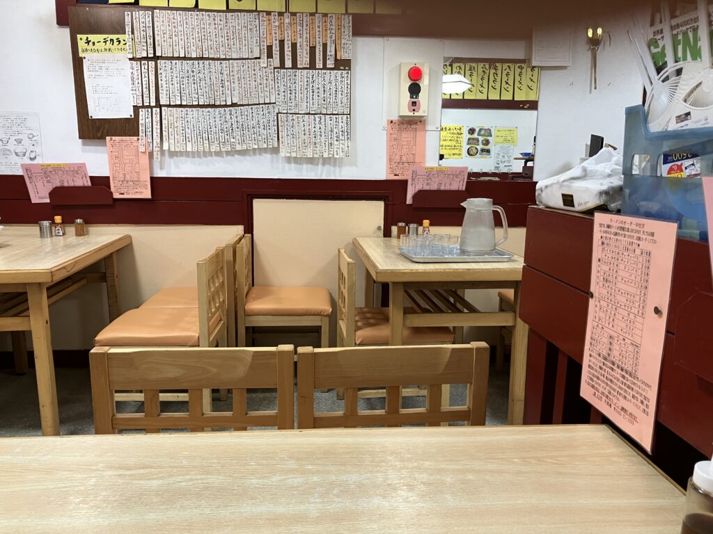 平塚ラーメン大黒庵本店の店内