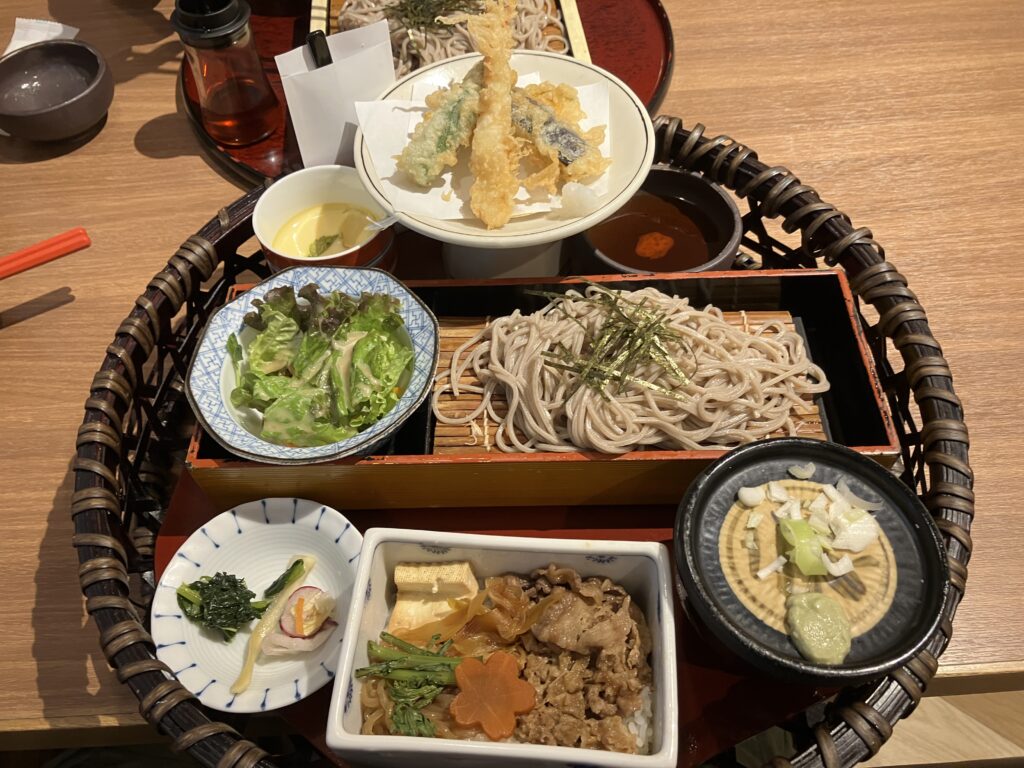 宮崎肉処霧峰の牛すきやき重