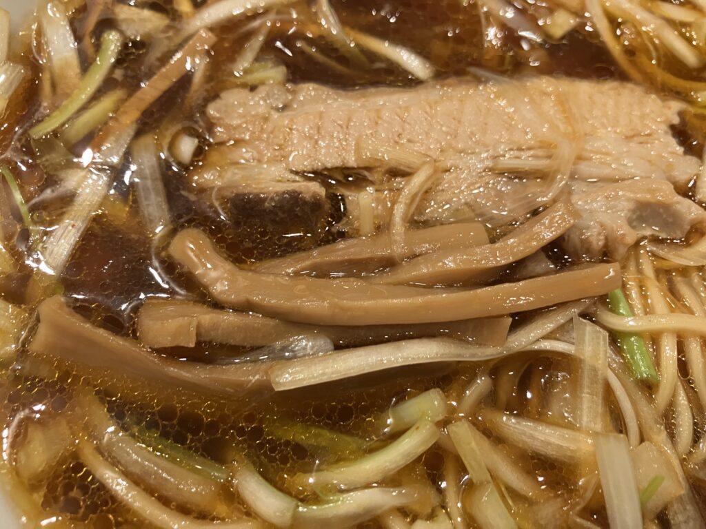 平塚竹岡式ラーメンなないろ食堂辛ねぎラーメンメンマ