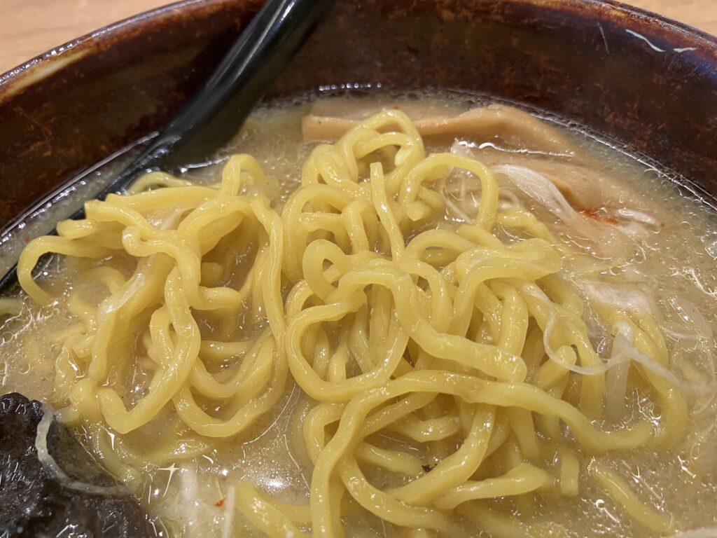 札幌みそのの味噌ラーメン麺が黄色い