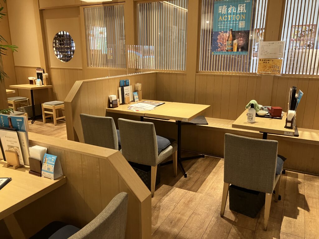 平塚そば吉祥庵ららぽーと店テーブル席