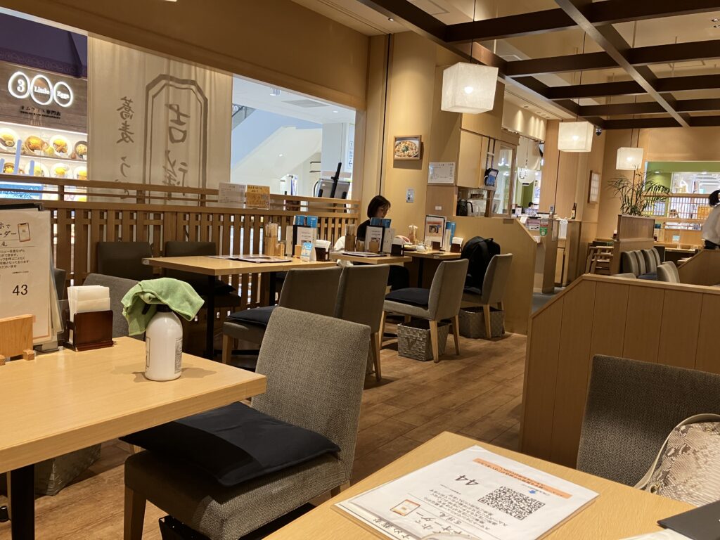 平塚そば吉祥庵ららぽーと湘南平塚店店内