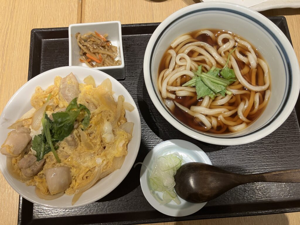 平塚そば吉祥庵ららぽーと湘南平塚店親子丼とうどん