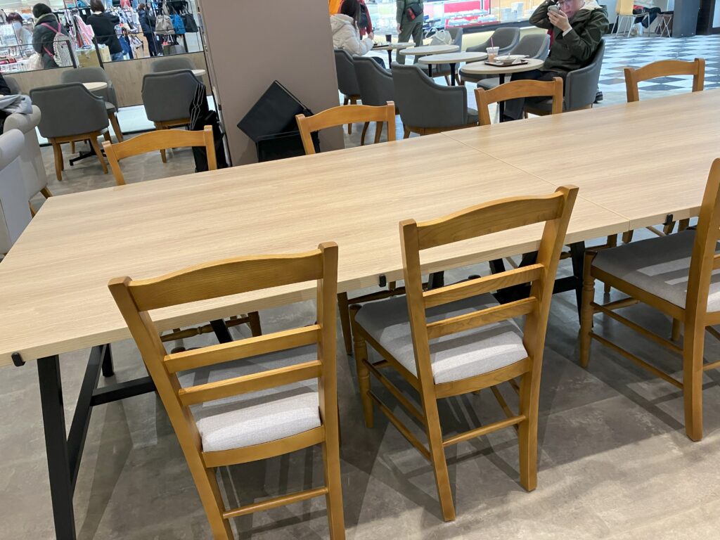 タリーズコーヒー&ティー ラスカ平塚店テーブル席
