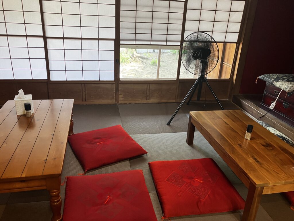 平塚駅中華そばとり木瓜座敷席